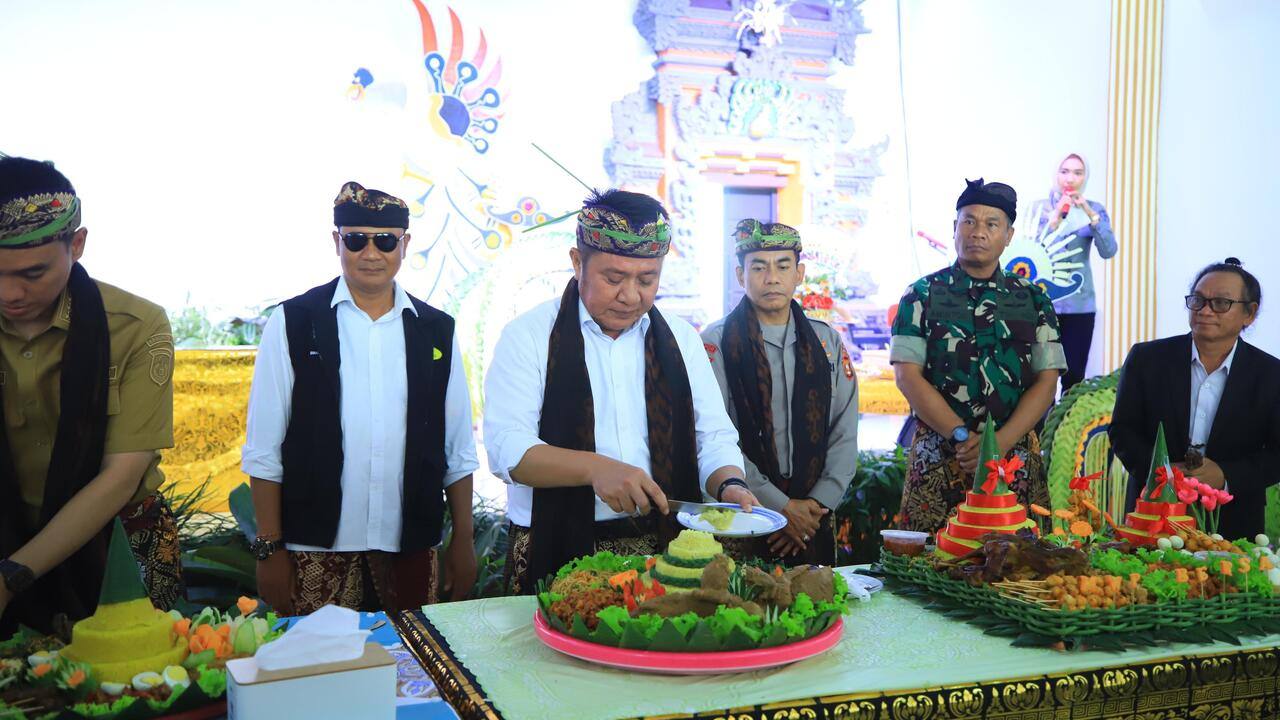 Dapat Gelar Pelinggih Agung dari Umat Hindu Bali, Herman Deru: Ini Amanah untuk Jaga Kerukunan