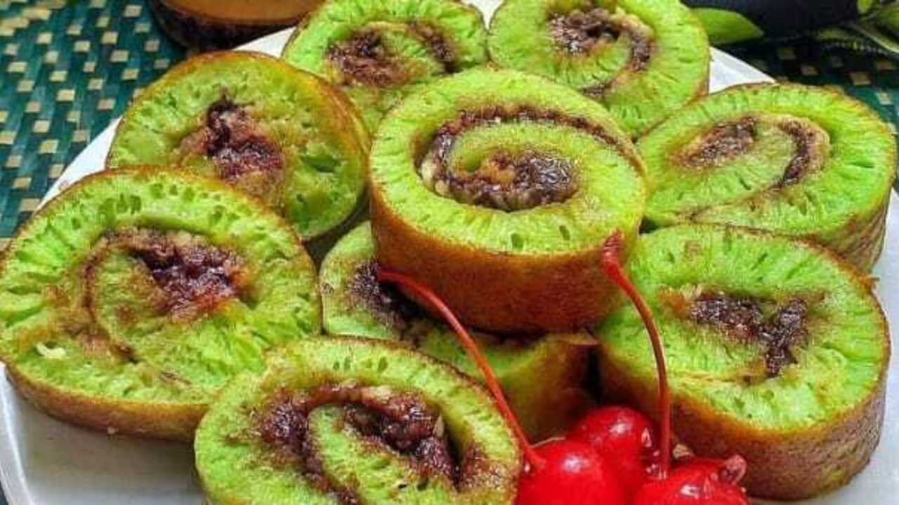 Martabak Manis Roll Pandan : Inovasi Cita Rasa Tradisional yang Semakin Populer