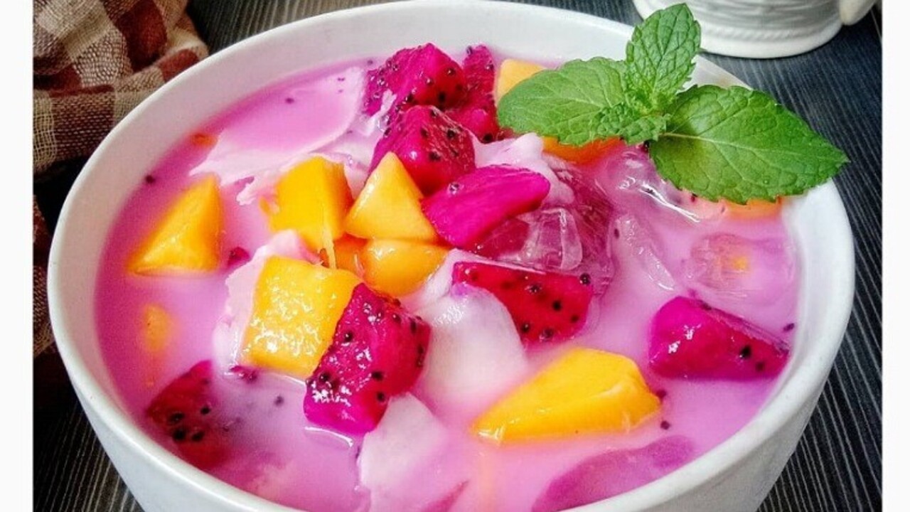 Es Buah: Minuman Segar yang Tak Pernah Lekang oleh Waktu