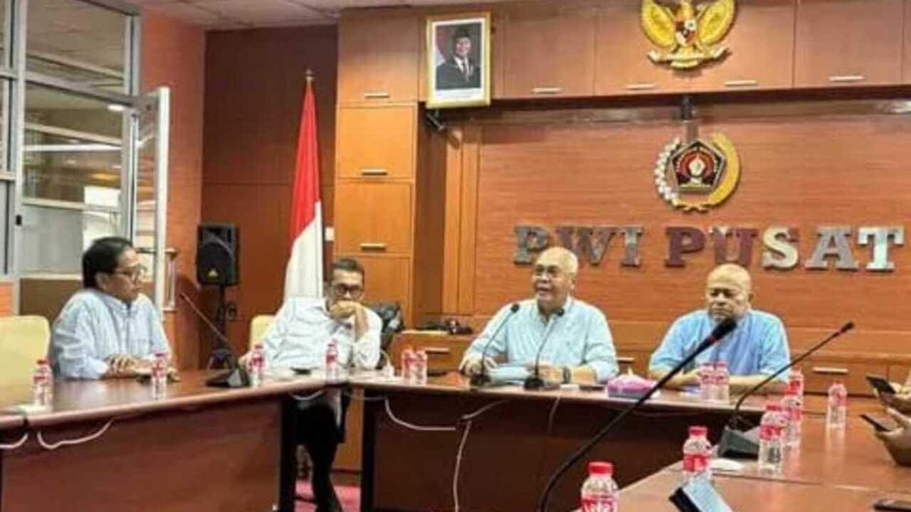 PWI Pusat Minta Hotman Paris Minta Maaf ke Wartawan, Tegaskan Martabat Pers Harus Dihormati