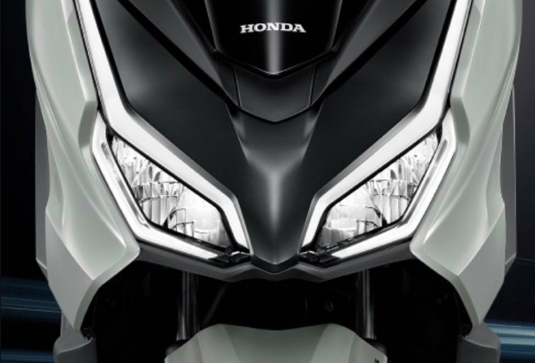 Duel Skutik Premium: Honda PCX 160 2025 Siap Tantang Yamaha NMAX Turbo