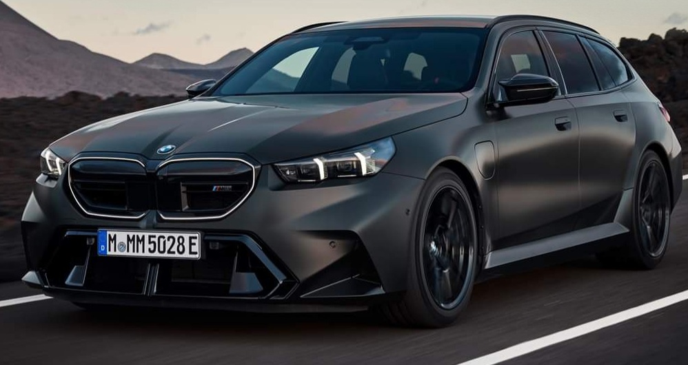 Debut M5 Touring di Pebble Beach: BMW Hadirkan Wagon dengan Tenaga Supercar