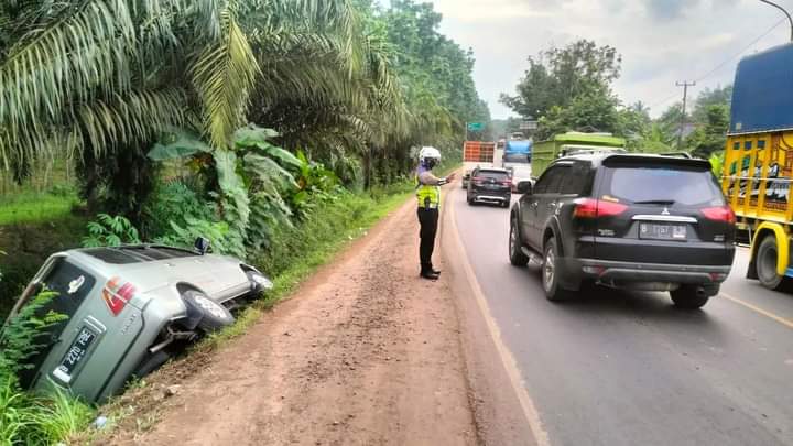 Kijang Nyungsep di Parit Jalintim Palembang-Jambi, Ini Penyebabnya