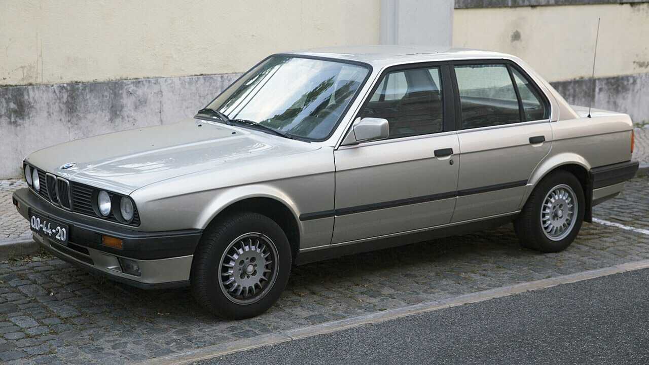 BMW E30: Dari Lintasan Balap ke Layar Perak, Ikon yang Abadi