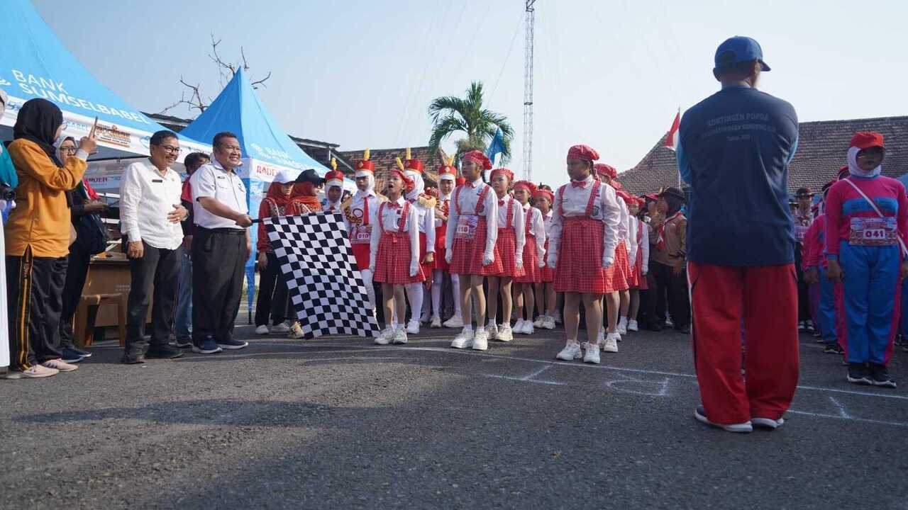 Semarakan HUT RI Ke-81, Pelajar OKI Unjuk Kekompakan Lewat Gerak Jalan Indah
