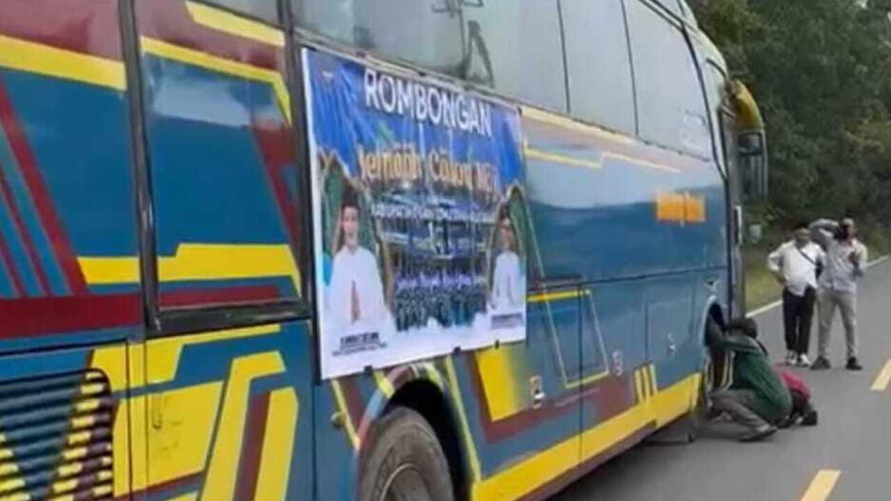 Bus JCH OKUT Mogok Sesaat Setelah Dilepas Bupati