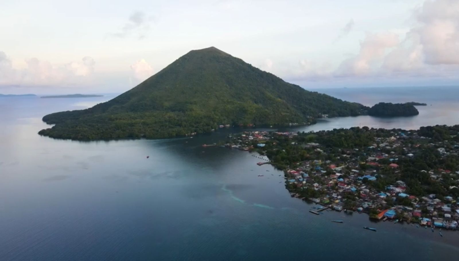 Menelusuri Keindahan Alam dan Sejarah Budaya di Wisata Banda Neira, Maluku Tengah