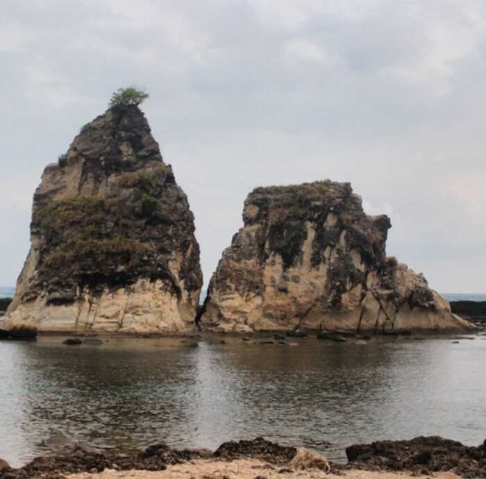 Pesona Keindahan Alam Pantai Sawarna di Banten yang Menakjubkan