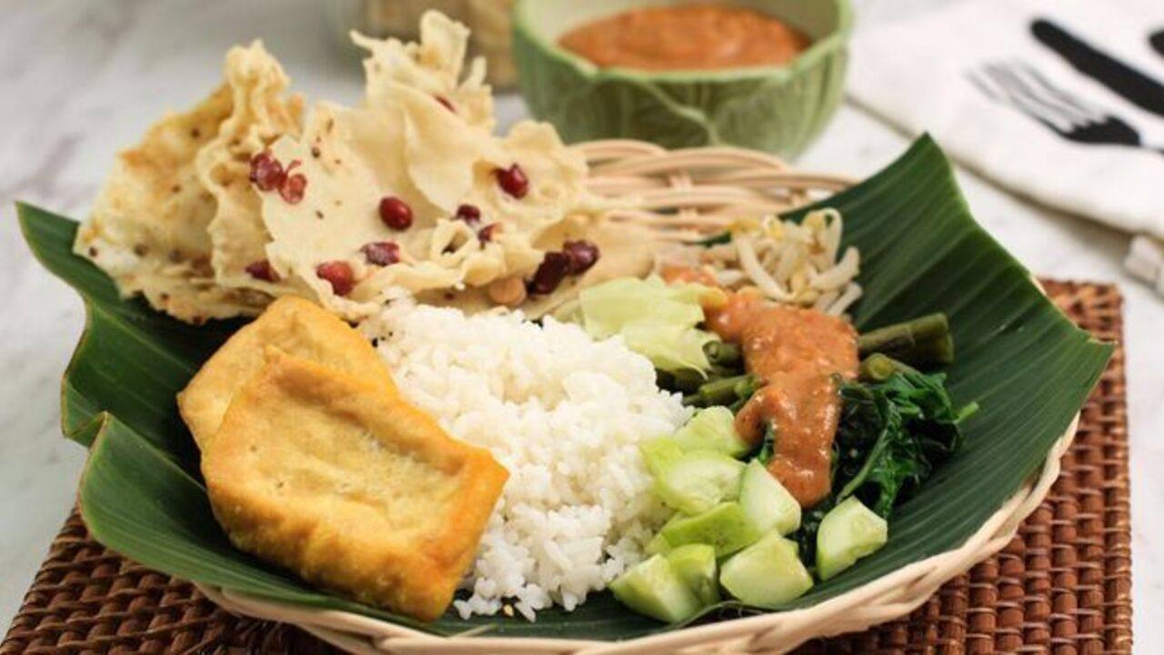 Nasi Pecel : Kuliner Tradisional yang Tetap Digemari di Tengah Modernisasi