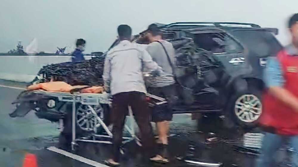 Lakalantas di Tol Terpeka, Warga Cianjur Jalani Perawatan Intensif, Fortuner Ringsek Parah