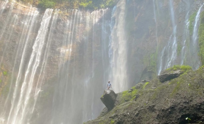 Tebing Nirwana, Menikmati Keindahan Tumpak Sewu dari Gardu Pandang. Ada Goa Bidadari Juga..