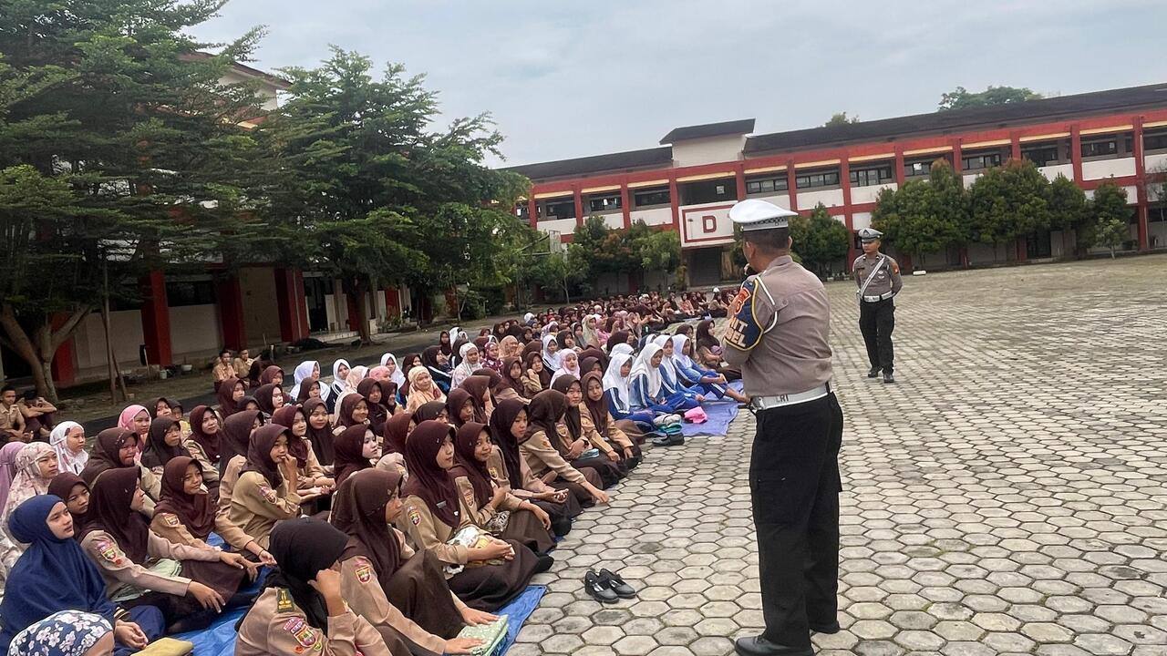 Antisipasi Kenakalan Remaja, Gencar Gelar Police Go To School