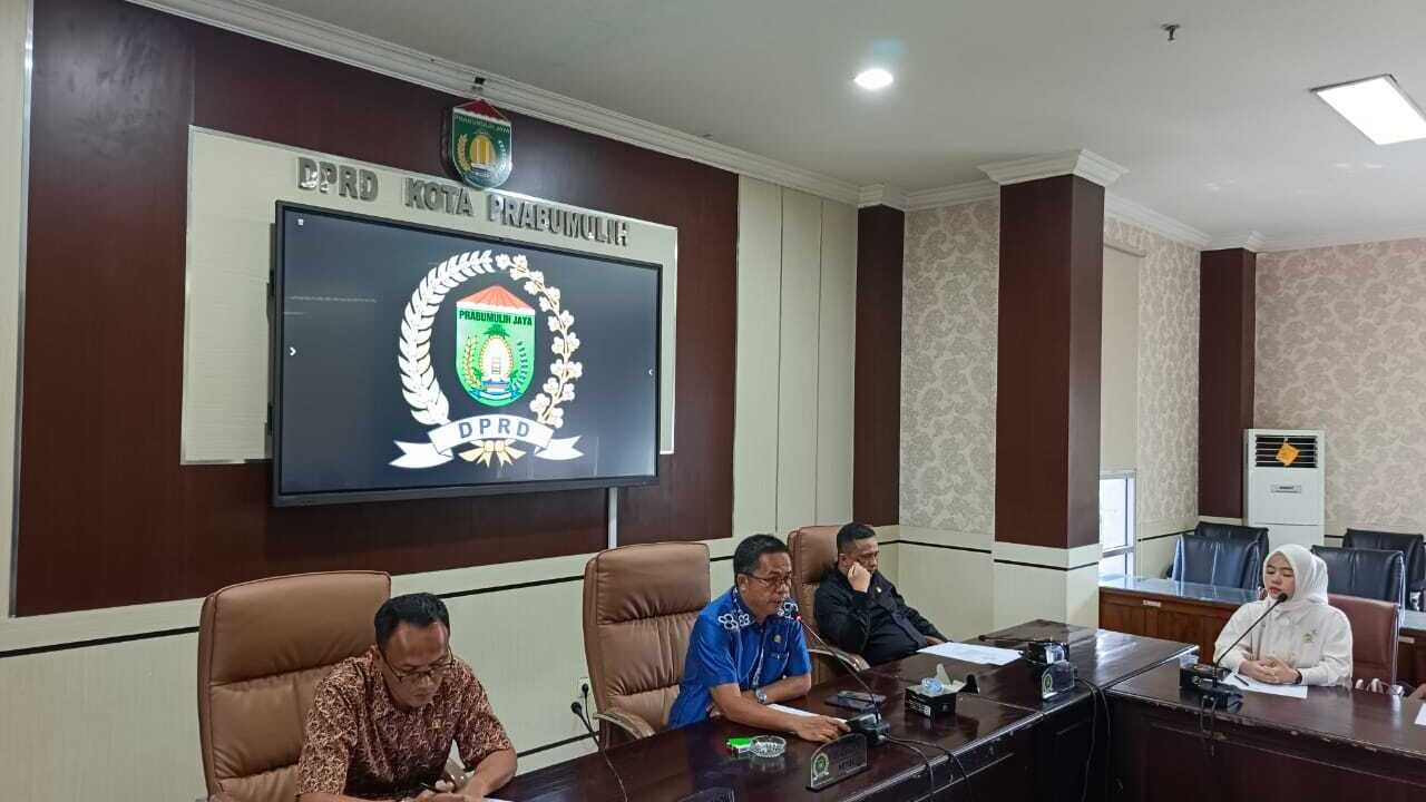 Rapat Bersama Bapenda dan Pertamina, Komisi II DPRD Prabumulih Imbau Perusahaan Gunakan Kendaraan Nopol Prabum