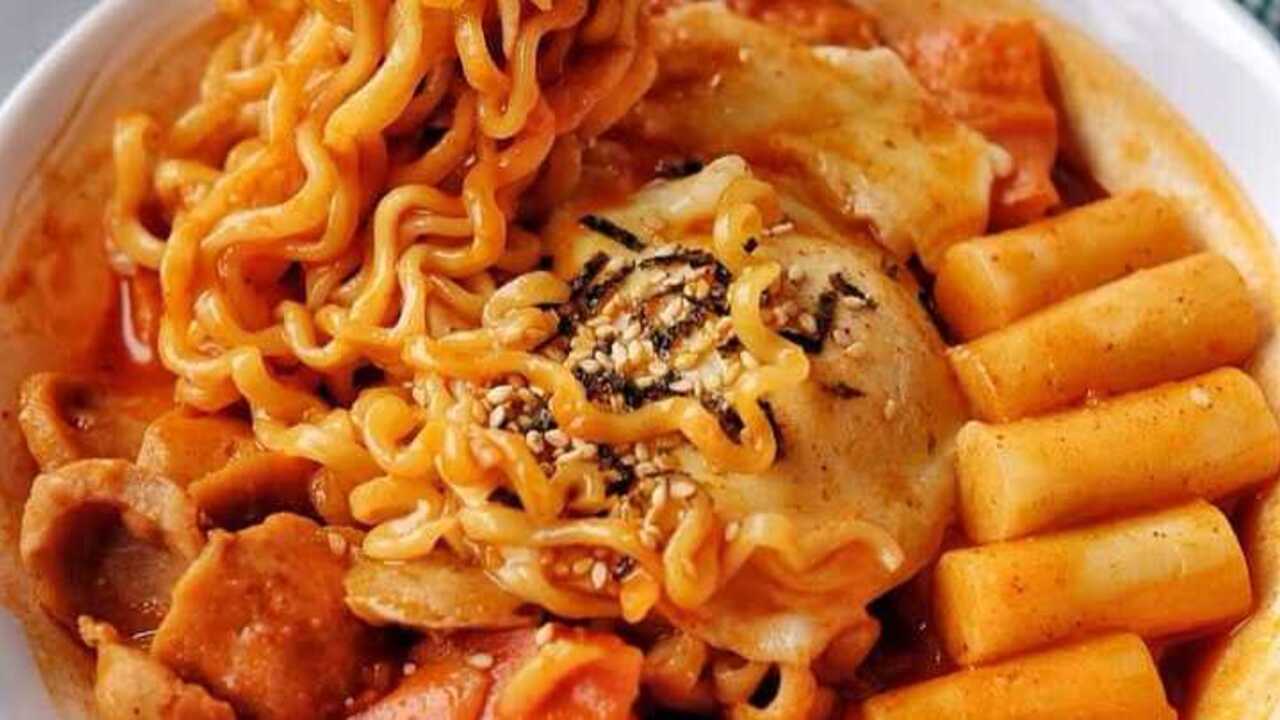 Samyang Topoki Sensasi Baru Makanan Pedas yang Menggoyang Lidah