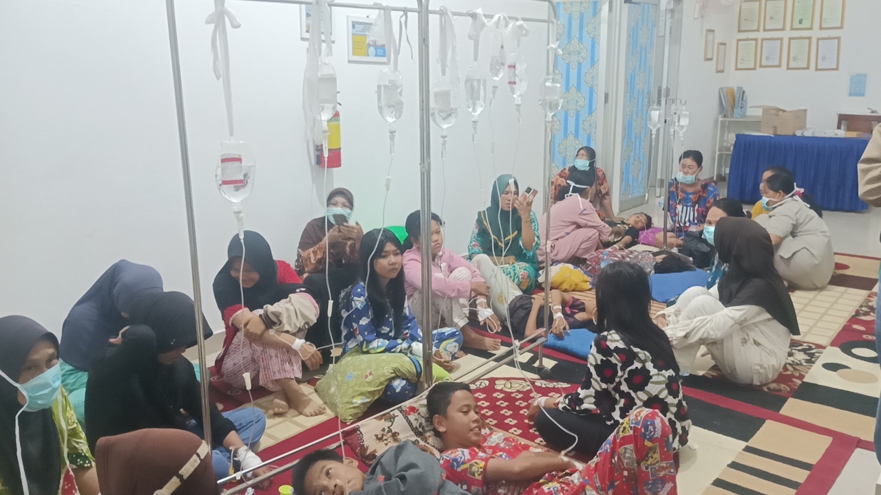 Diduga Keracunan Makanan dari Program MBG, Belasan Pelajar di Pedamaran OKI Dilarikan ke Puskesmas