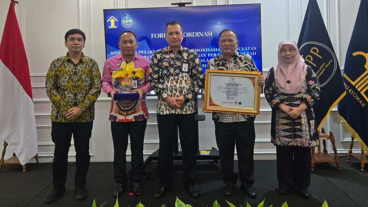 Kemenkum Sumsel Terima Penghargaan Terbaik I Legislasi Daerah Apresiasi atas Kinerja Optimal Pengharmonisasian