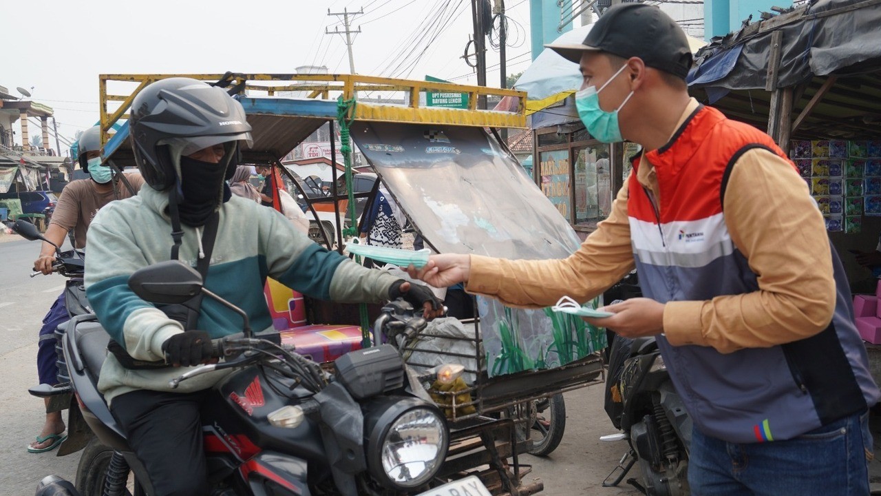 Peduli Dampak Karhutla, PHE Jambi Merang dan Puskesmas Bayung Lencir Bagikan Masker