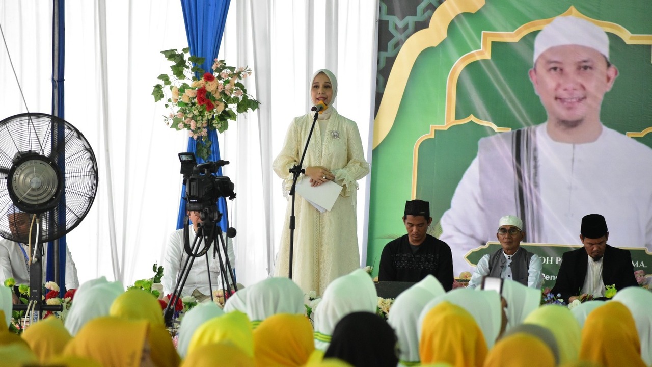 Ketua TP PKK OKI Hadiri Tabligh Akbar dan Wisuda Alqur'an Jelang Ramadhan