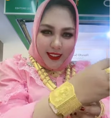 Bukan Pempek, Pebisnis Skincare Tajir Mira Hayati Beli Oleh-Oleh Emas Rp 476 Juta di Palembang