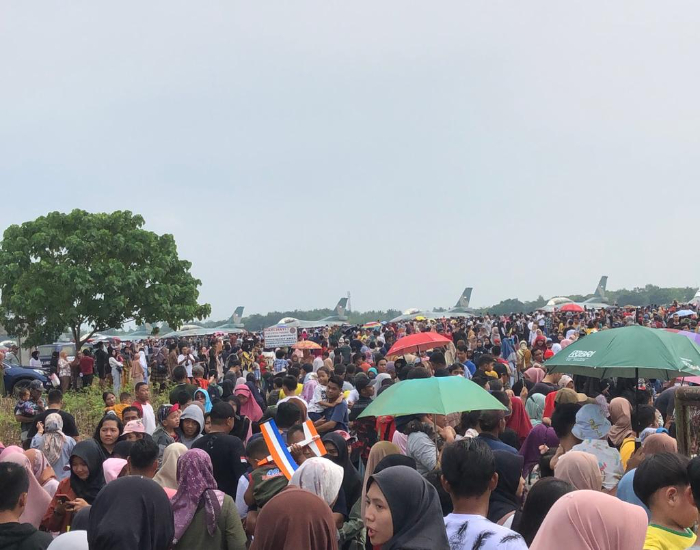 Ribuan Masyarakat Palembang Antusias Menyaksikan Open Base Pesawat Tempur di Lanud SMH