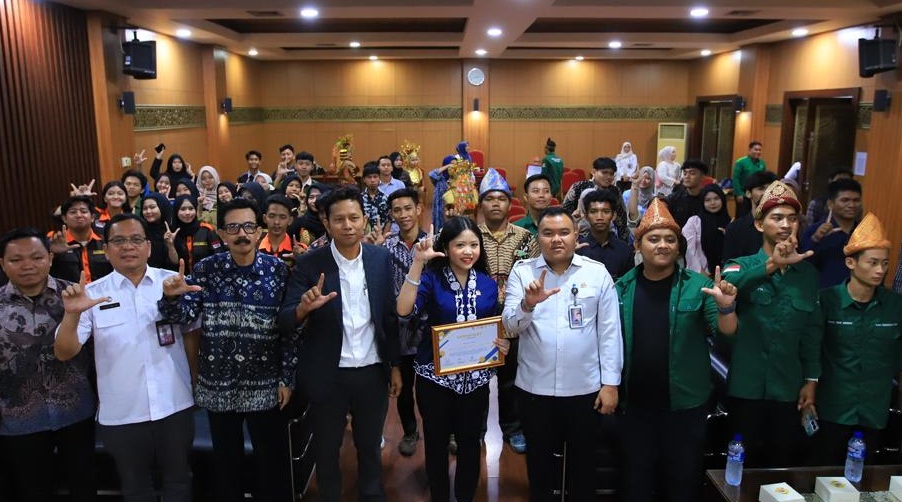 Ratu Tenny Leriva Buka Seminar Literasi Aliansi Mahasiswa: Pemuda Garda Terdepan Kemajuan Indonesia Emas 2045