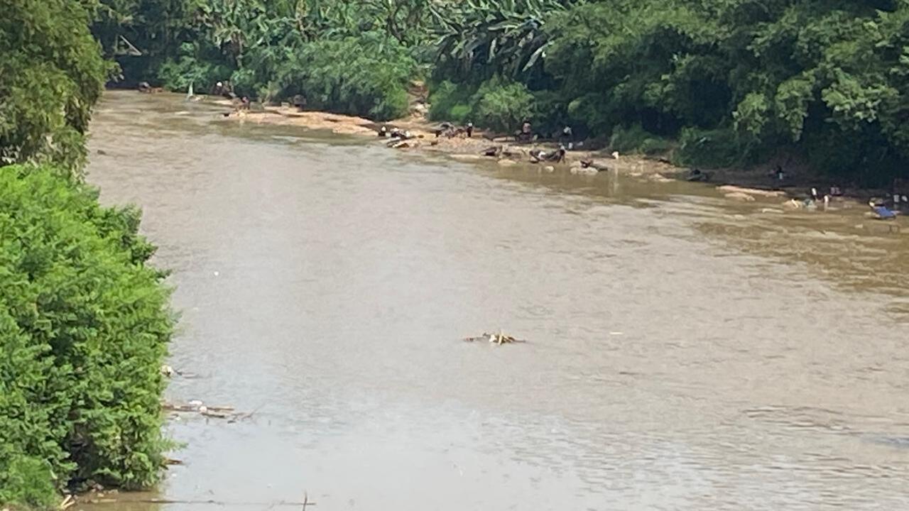 Musim Kemarau, Warga OKU Ramai-ramai Mendulang Emas di Sungai Ogan