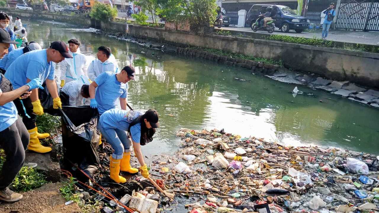 Tiga Ton Sampah Terkumpul : Thamrin Group Gelar Aksi Bersih Sungai Sekip Bendung Wujud Nyata Komitmen Lingkung