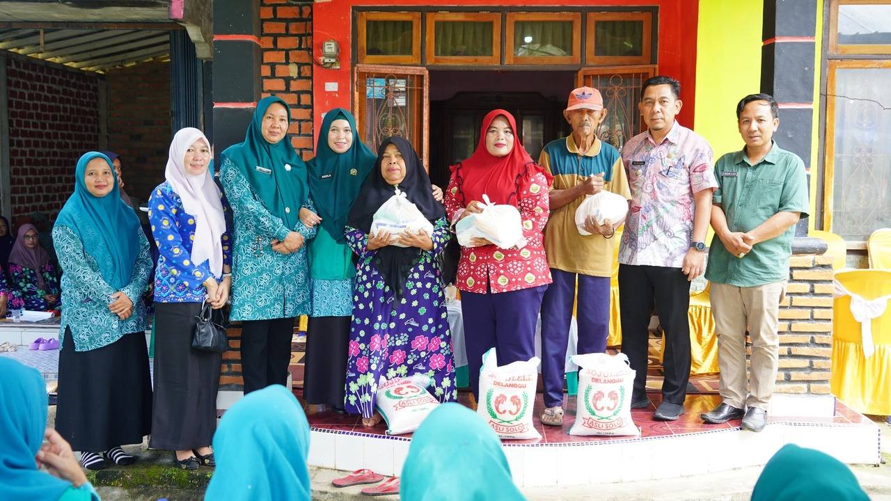 Salurkan Bantuan Sembako Jelang Ramadhan