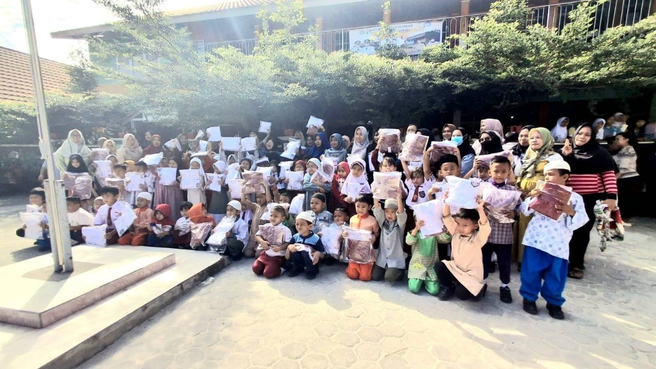 Anak Sekolah Makin Semangat, Seragam Gratis Pemkot Prabumulih Bantu Ringankan Beban Orang Tua