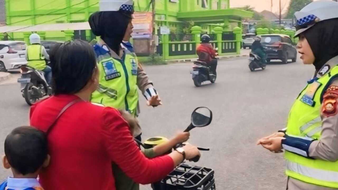 Polres OKU Larang Penggunaan Sepeda Listrik di Jalan Raya