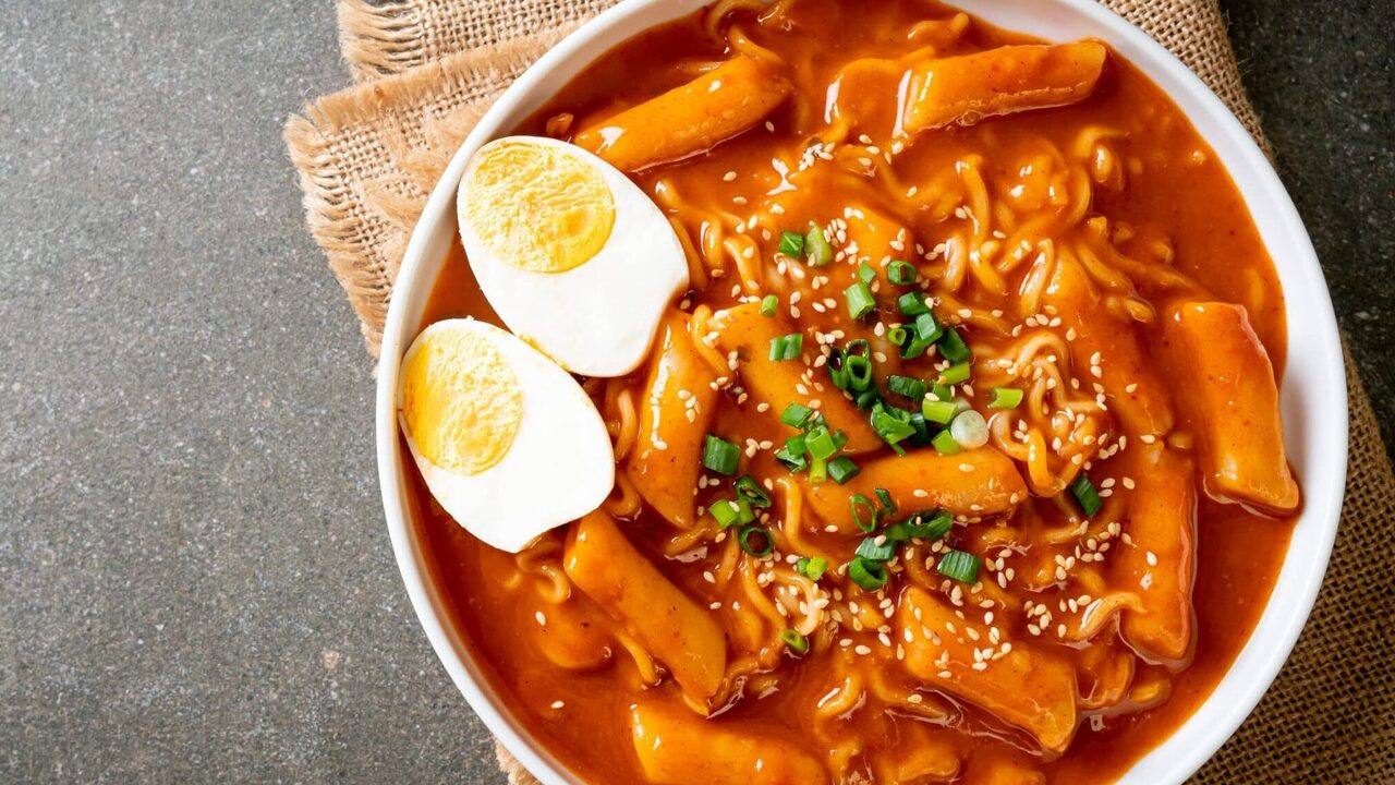 Tteokbokki : Cita Rasa Pedas Manis yang Mengglobal