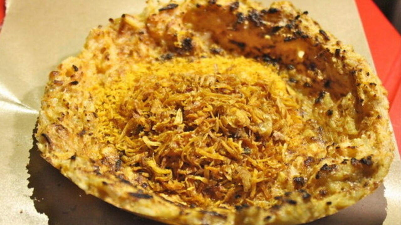 Kerak Telur, Kuliner Legendaris Betawi yang Tak Lekang oleh Waktu