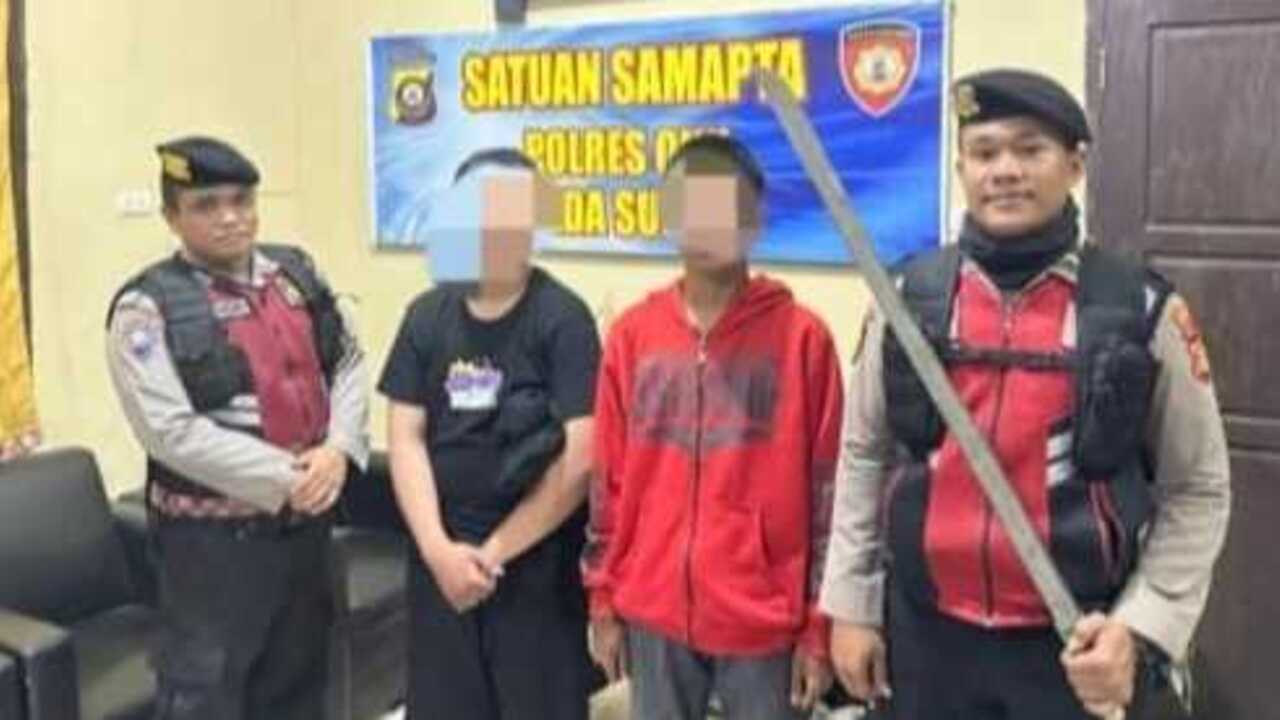Dua Pelajar di OKU Diamankan Bawa Pedang Diduga Hendak Tawuran