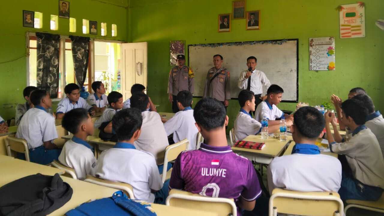 Ajak Pelajar SMP Insan Cendikia Jauhi Kenakalan Remaja