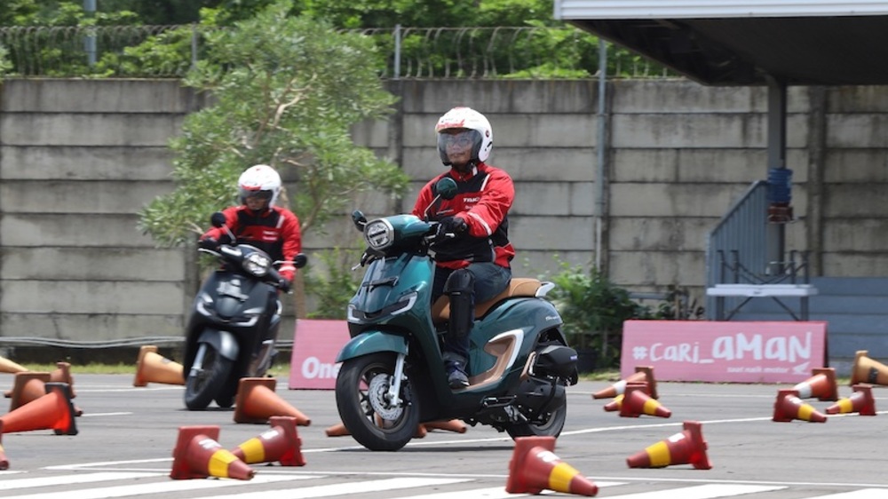 Mengapa Honda Stylo 160 Menjadi Pilihan Terbaik: Keunggulan yang Membuatnya Unggul di Segmen Skuter Matik