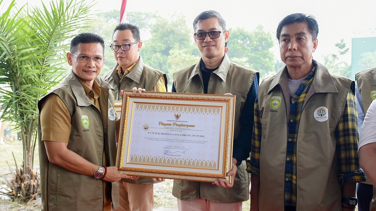 Pusri Terima Penghargaan pada Peringatan Hari Menanam Pohon Indonesia 2025
