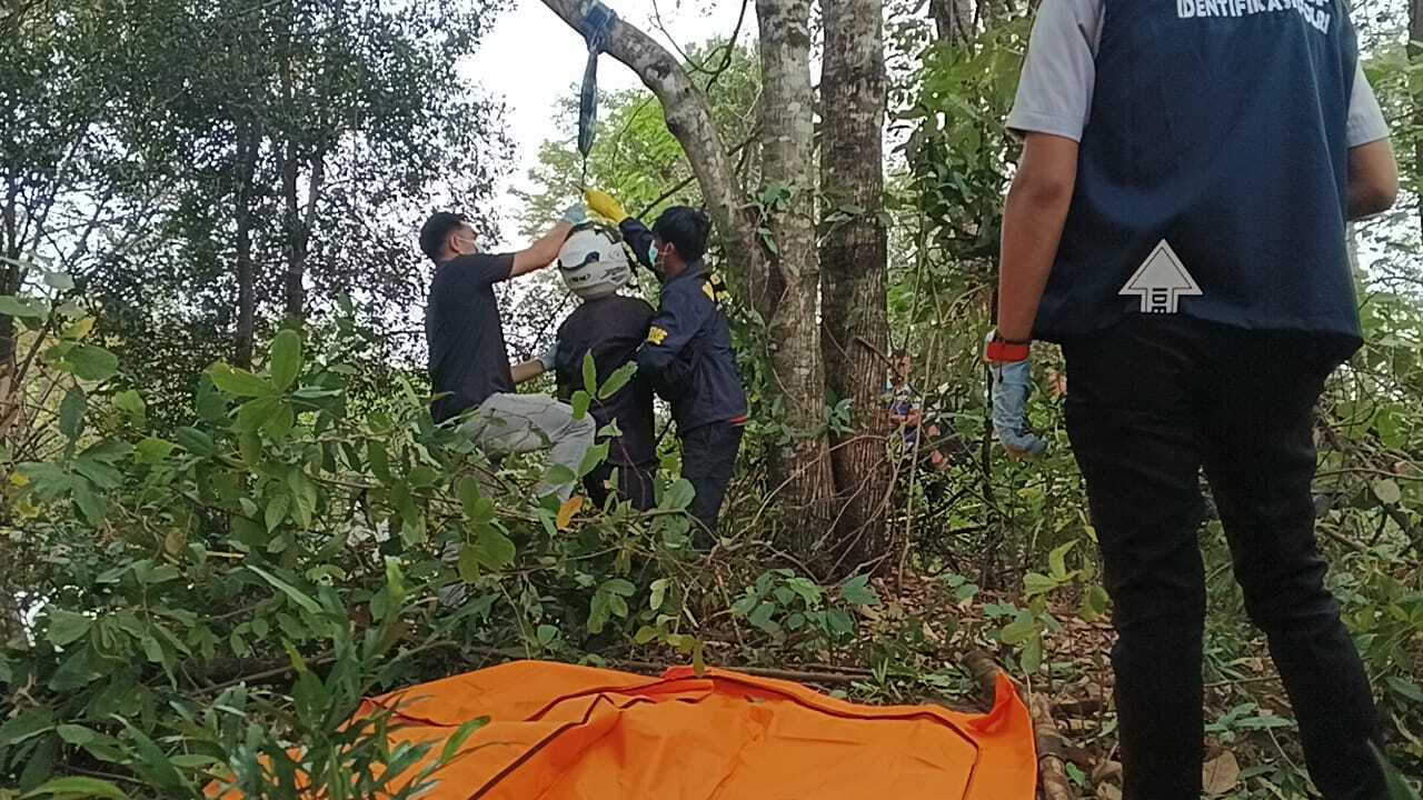 Penjual Model Tewas Gantung Diri