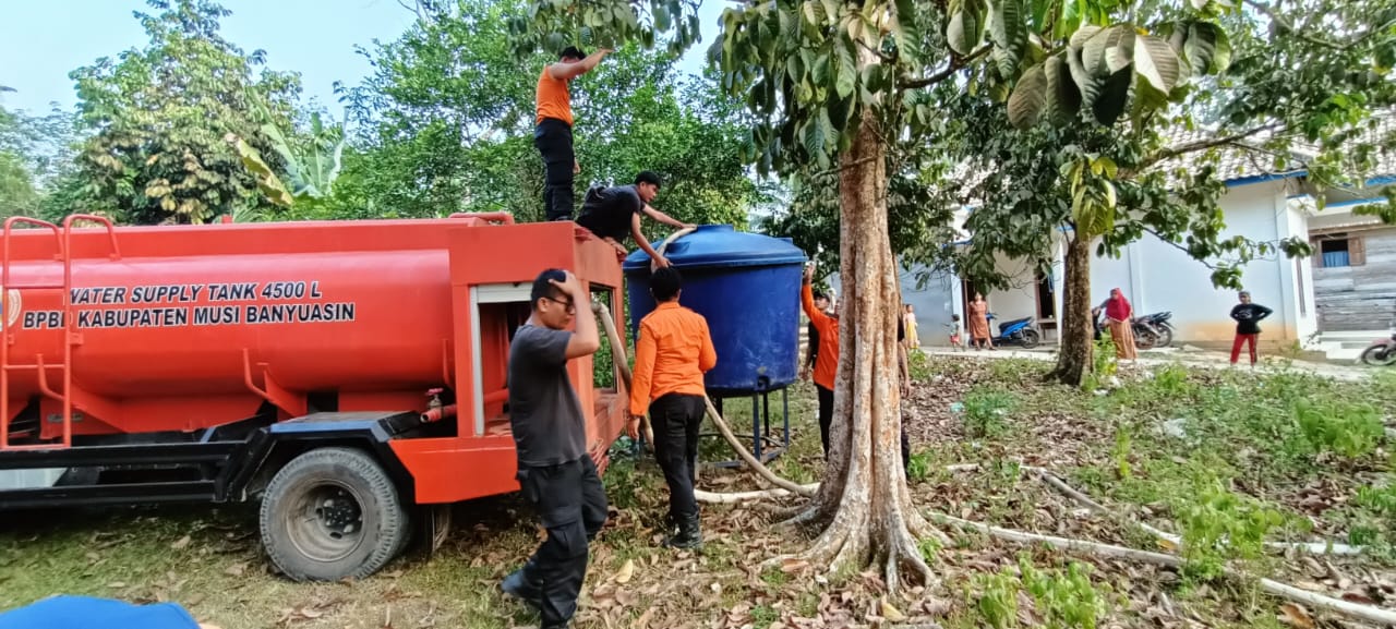 Pj Bupati Apriyadi Tugaskan OPD Susuri Dusun Pelosok di Muba, Suplai Air Bersih untuk Warga