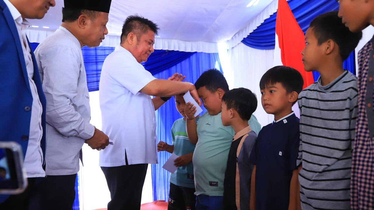 Gubernur Herman Deru Salurkan Santunan 10 Muharram dan Dorong Penguatan Bantuan Hukum di Desa