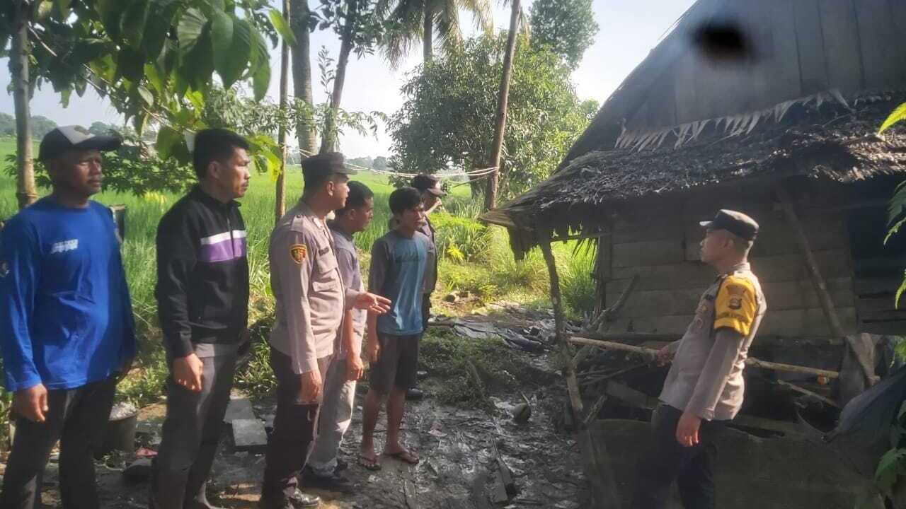Diterjang Angin Kencang, Rumah Warga di Ogan Ilir Roboh