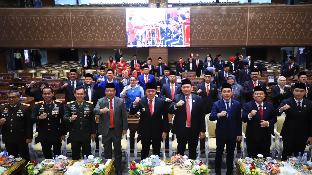 Herman Deru dan Cik Ujang Khidmat Ikuti Pidato Kenegaraan Perdana Presiden Prabowo