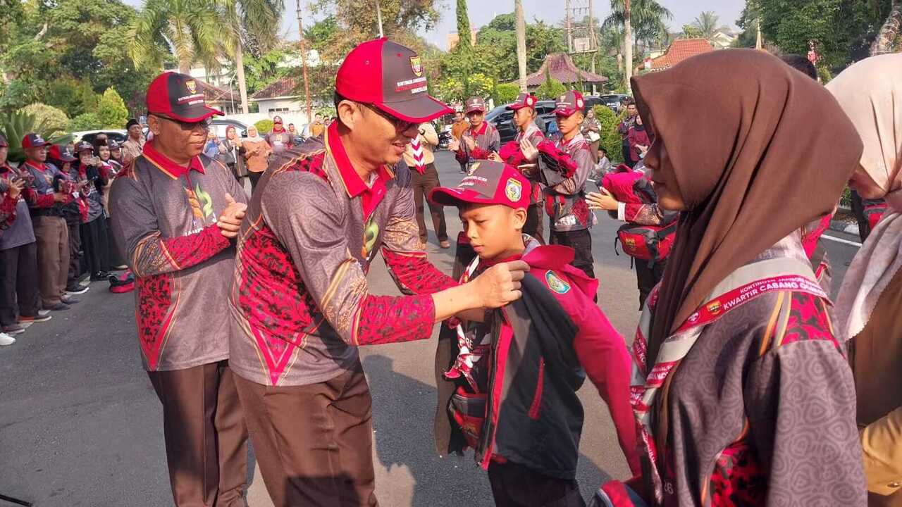 Sekda OKU Lepas 53 Pramuka Terbaik Menuju Jamnas XII Cibubur