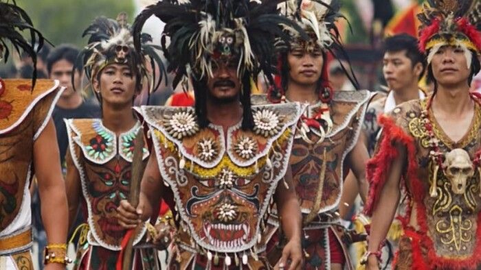 Bikin Bergidik ! 10 Suku di Indonesia yang Paling Disegani, Ada yang Bisa Melembutkan Kepala 