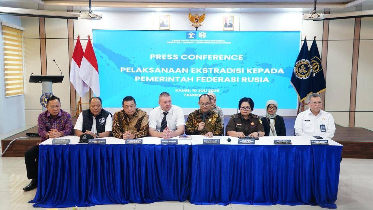 Pemerintah Indonesia Melalui Kemenkum Serahkan Alexander Vladimirovich Zverev Dalam Rangka Ekstradisi Pertama