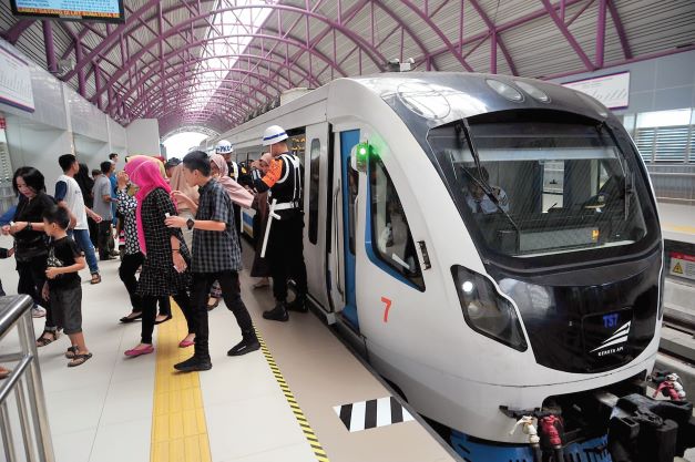 LRT Palembang Tuai Sorotan, Dinilai Bebani APBN