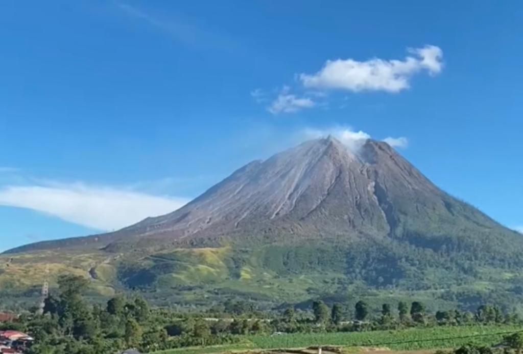 Gunung Sinabung yang Memukau: Petualangan yang Epik di Tanah Batak