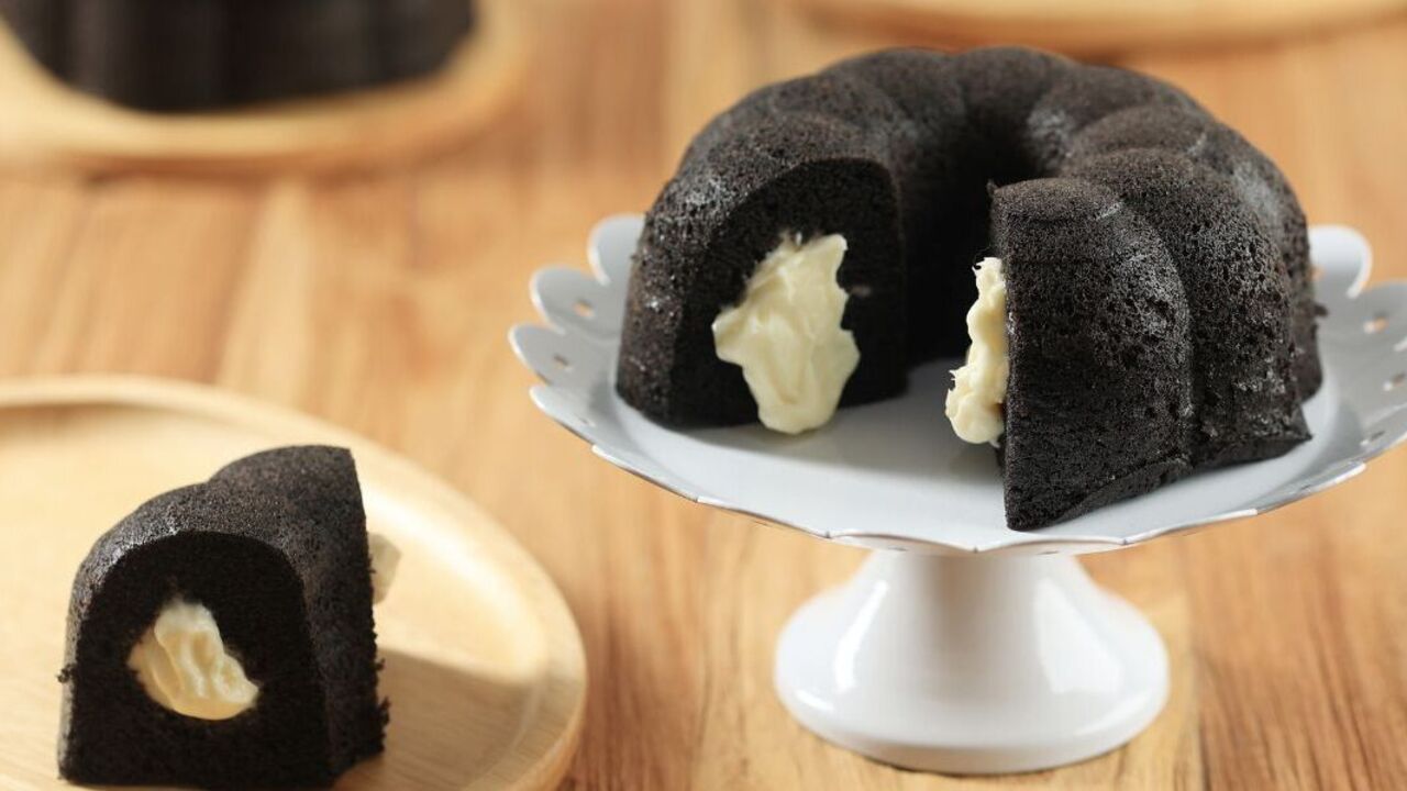 Bolu Ketan Hitam Keju Lumer Jadi Primadona Baru Kuliner Rumahan