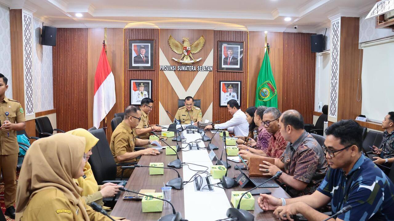 Sekda Sumsel Edward Candra Pimpin Rapat Bahas Percepatan Serah Terima Rusun Pekerja Palembang