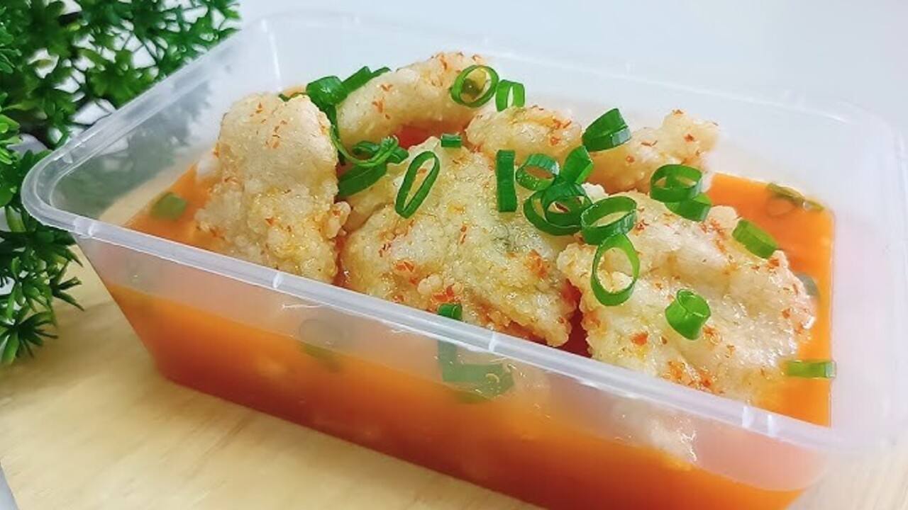 Cireng Banyur Kuah Pedas, Camilan Tradisional yang Membakar Lidah dan Menggoda Selera
