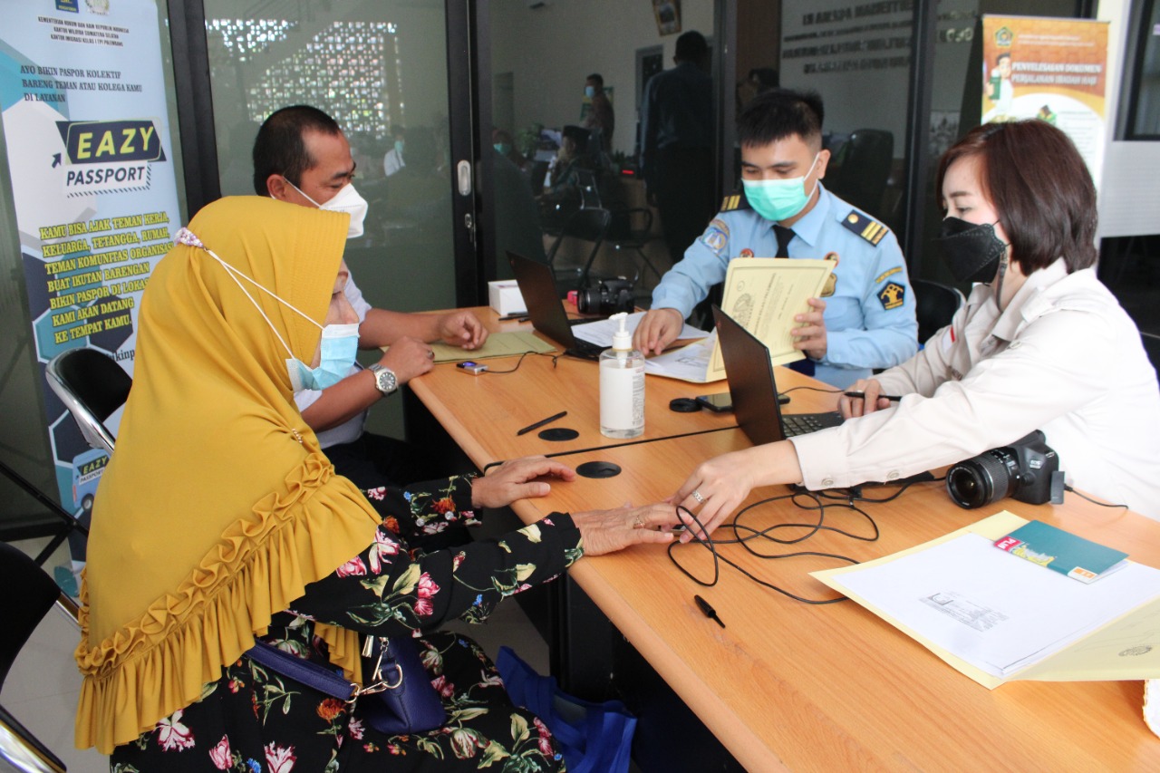 Belasan Ribu Permohonan Paspor ke ASEAN Dilayani  Petugas Imigrasi Palembang Kemenkumham Sumsel  